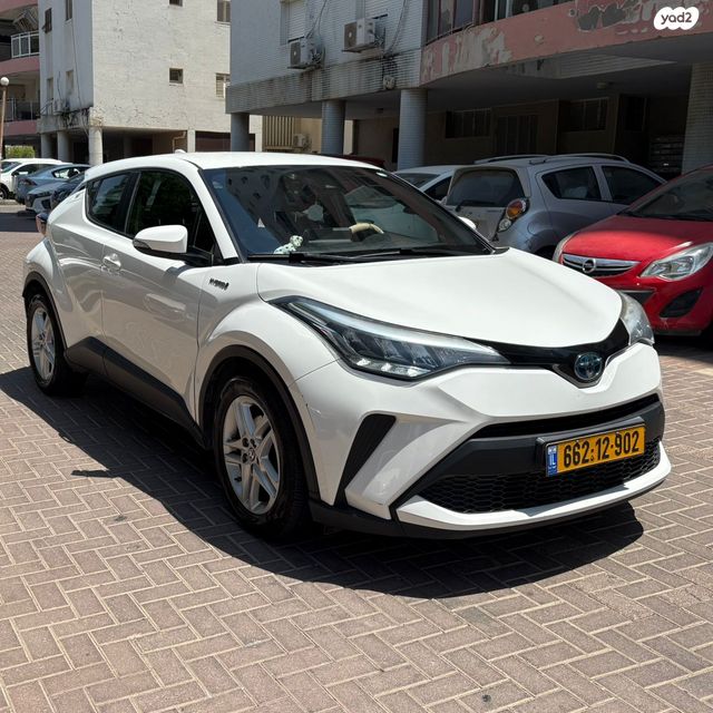 מודעת רכב טויוטה C-HR