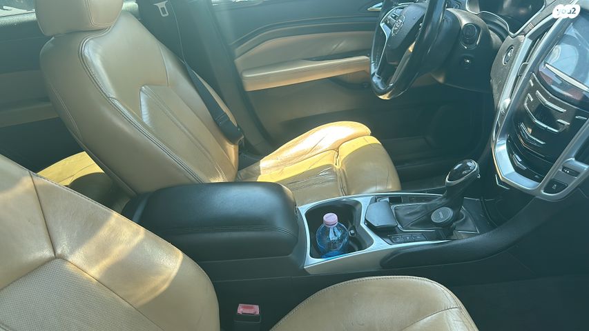 מודעת רכב קאדילק SRX 2