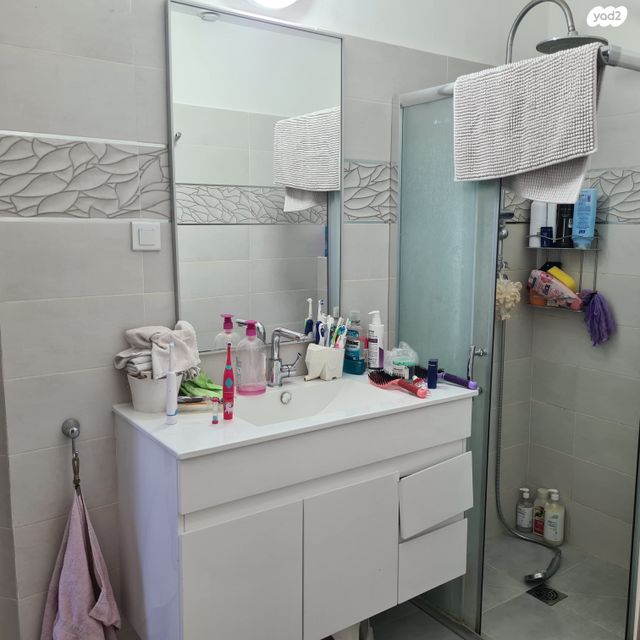 דירה, השיטה 32, צמח השדה, מעלה אדומים