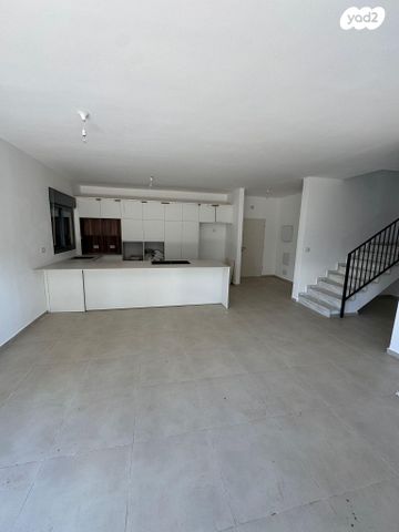 דו משפחתי, ניצנים 4, אלקנה, אלקנה