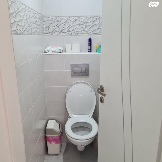 דירה, השיטה 32, צמח השדה, מעלה אדומים