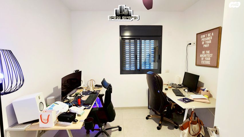 גג/ פנטהאוז, שמעון פרס/ האצטדיון, נהריה