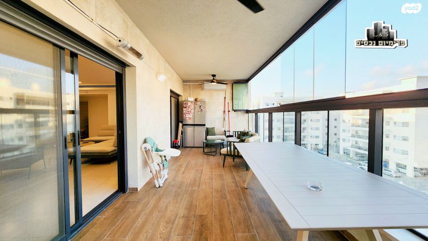 גג/ פנטהאוז, שמעון פרס/ האצטדיון, נהריה