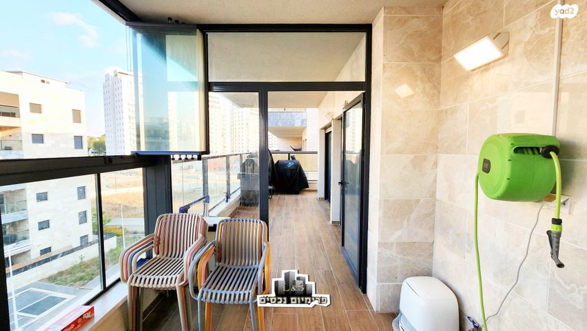 גג/ פנטהאוז, שמעון פרס/ האצטדיון, נהריה