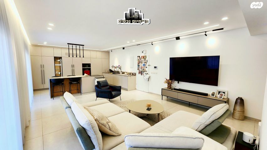 שמעון פרס/ האצטדיון