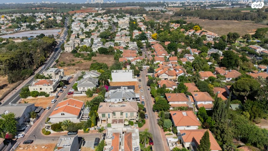 בית פרטי/ קוטג', מתחם 19 - 20 (מתחם הפרחים), הוד השרון