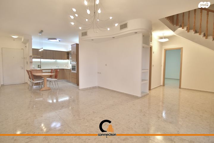 גג/ פנטהאוז, יצחק בן צבי, נווה גנים, קרית מוצקין