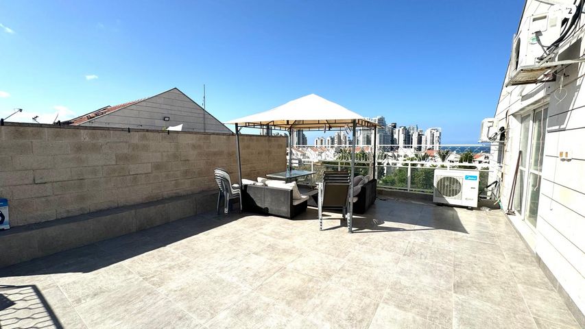 דופלקס, אירוס הארגמן, גבעת האירוסים, נתניה