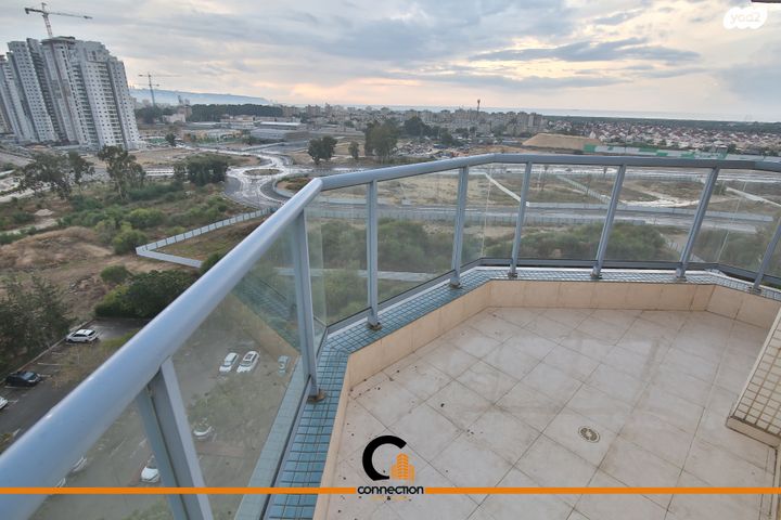 גג/ פנטהאוז, יצחק בן צבי, נווה גנים, קרית מוצקין