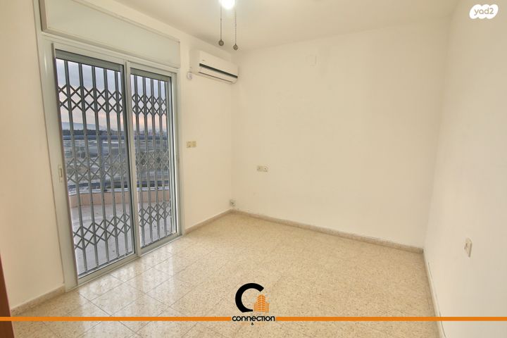 גג/ פנטהאוז, יצחק בן צבי, נווה גנים, קרית מוצקין