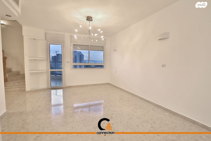 גג/ פנטהאוז, יצחק בן צבי, נווה גנים, קרית מוצקין