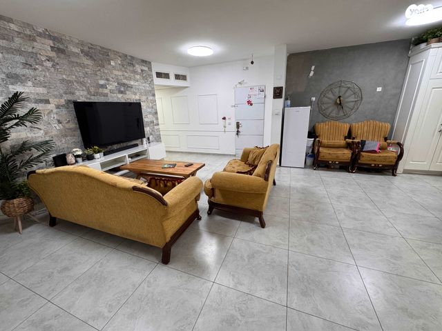 עמוס ירקוני 