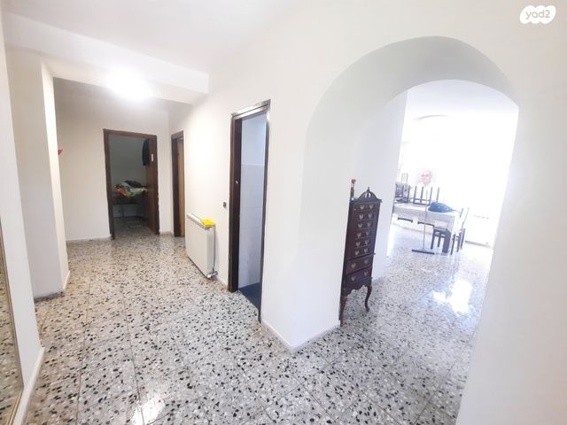 דו משפחתי, רבי סעדיה גאון, מבשרת ציון