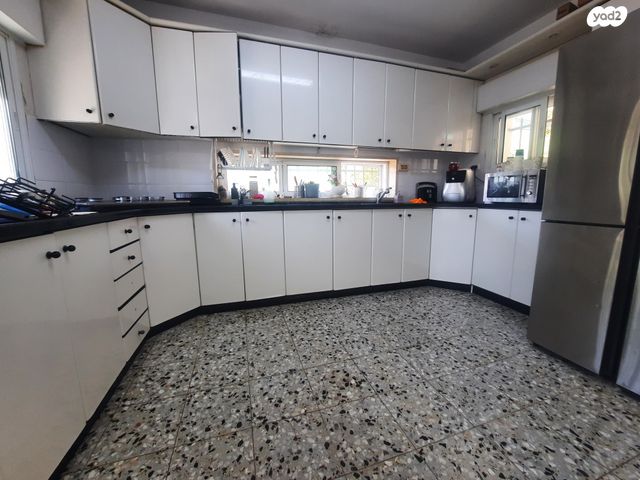 דו משפחתי, רבי סעדיה גאון, מבשרת ציון