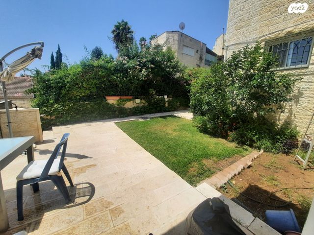 דו משפחתי, רבי סעדיה גאון, מבשרת ציון