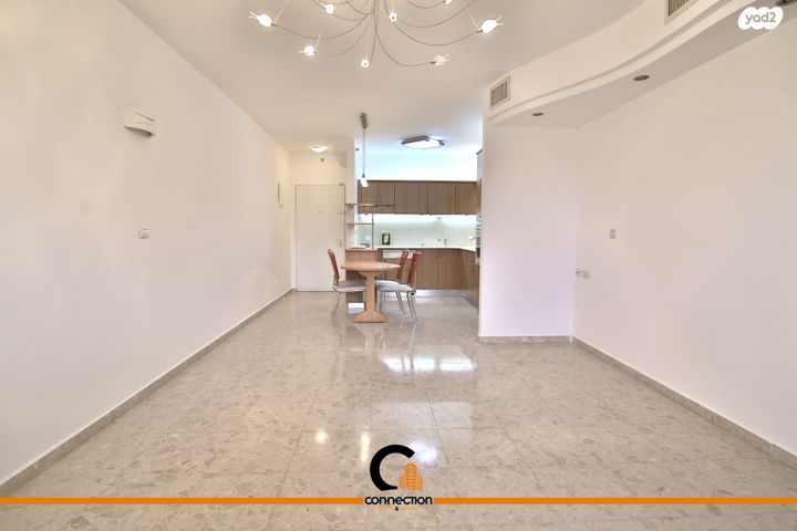 גג/ פנטהאוז, יצחק בן צבי, נווה גנים, קרית מוצקין