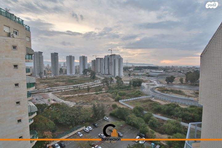 גג/ פנטהאוז, יצחק בן צבי, נווה גנים, קרית מוצקין