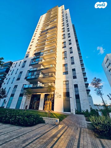 דירה, נעמי שמר, גלי ים, קרית ים