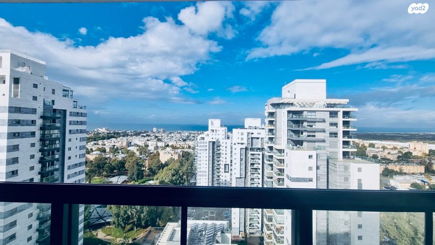 דירה, נעמי שמר, גלי ים, קרית ים