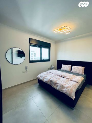 דירה, נעמי שמר, גלי ים, קרית ים