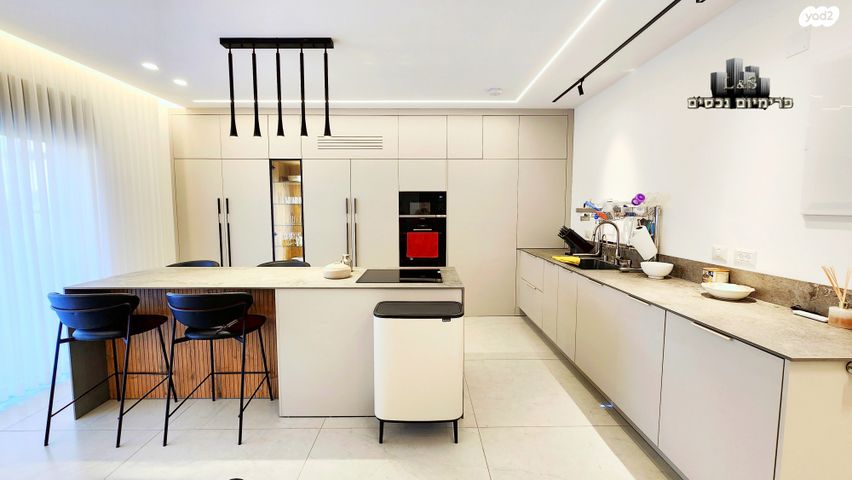 גג/ פנטהאוז, שמעון פרס/ האצטדיון, נהריה