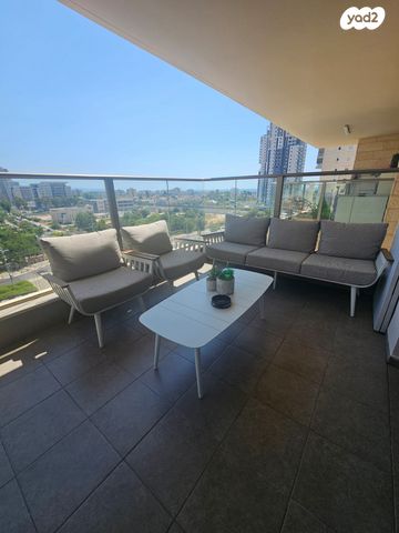 דירה, אהוד מנור, הכרם ב, עכו