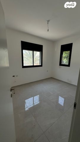 דירה, צבי הירש קלישר, מחנה יהודה, פתח תקווה