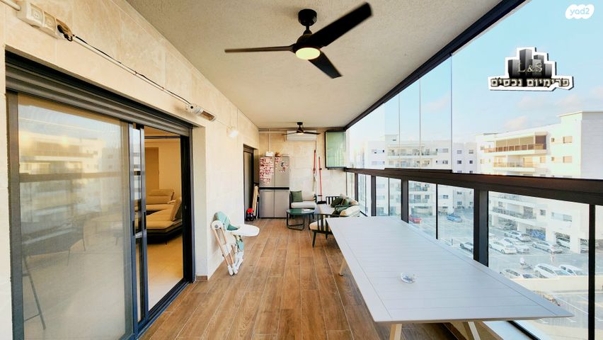 גג/ פנטהאוז, שמעון פרס/ האצטדיון, נהריה