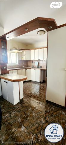 דירה, חזון אי"ש 4, רמב"ם, ראשון לציון