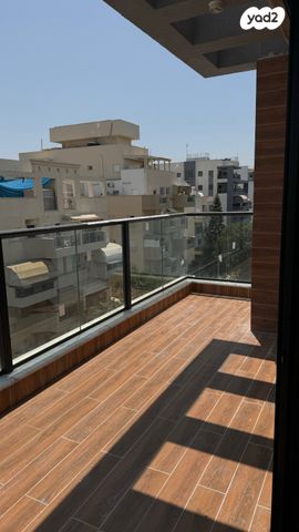 דירה, צבי הירש קלישר, מחנה יהודה, פתח תקווה