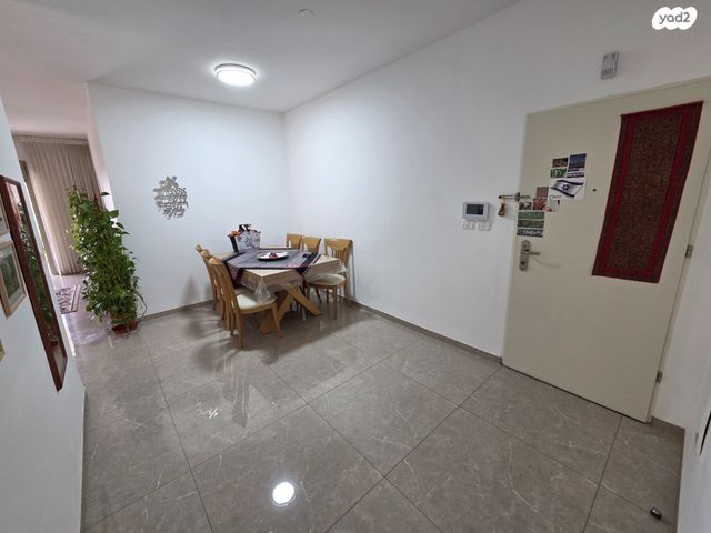 דירה, העצמאות, קרית אתא