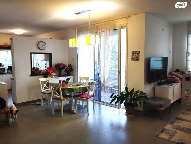 דירה, נווה עודד, בנימינה גבעת עדה