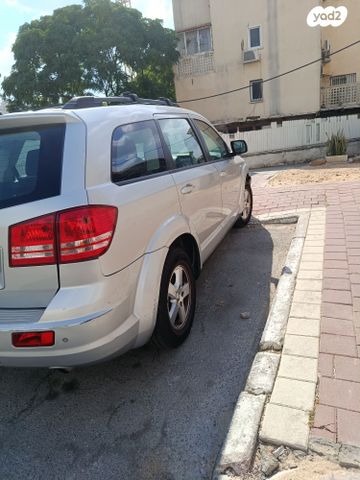 מודעת רכב דודג' ג'רני