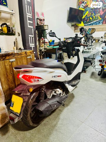 מודעת רכב סאן יאנג HD300