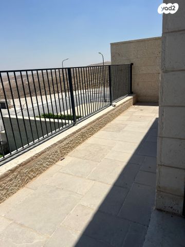 דו משפחתי, נחל חבר 1, נוקדים, נוקדים