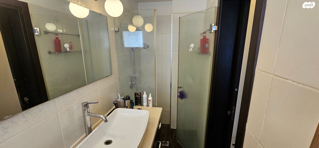 שדרות האלונים 8