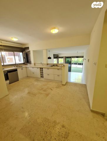 דירת גן, אגדתי 13, גני צהלה, רמות צהלה, תל אביב יפו