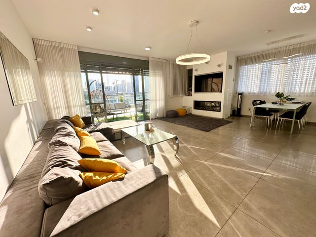 גג/ פנטהאוז, בורוכוב, גבעתיים