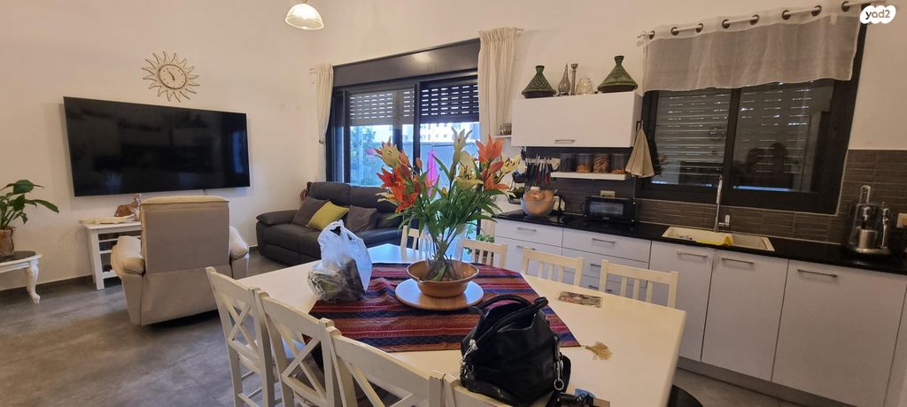 דירת גן, אור עקיבא