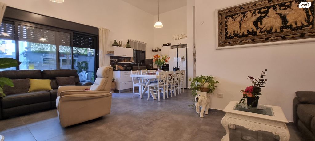 דירת גן, אור עקיבא