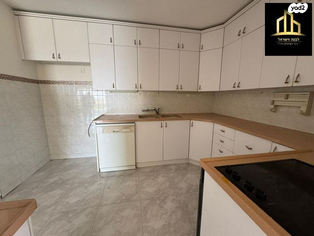 דירה, ישראל בן זאב, רמות, ירושלים