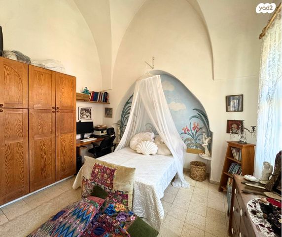 דירת גן, הדולפין, עג'מי, גבעת העליה, תל אביב יפו