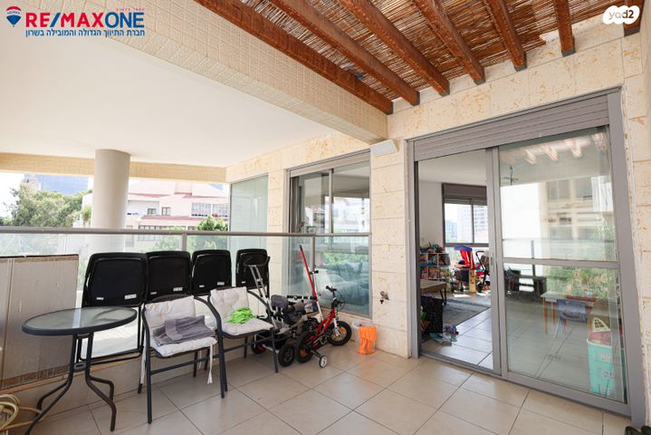 דירה, הפרחים, כפר סבא