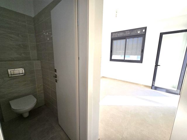 בית פרטי/ קוטג', גני אביב, לוד