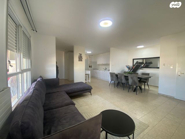 דירה, שדרות משה דיין, פסגת זאב, ירושלים