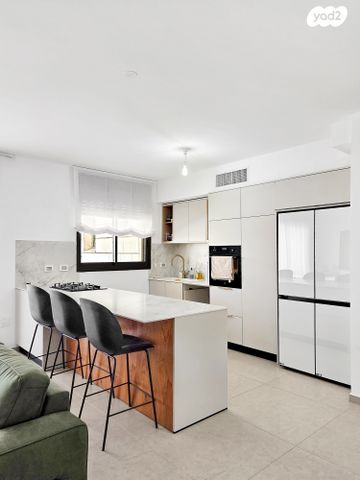 י"א הספורטאים 28