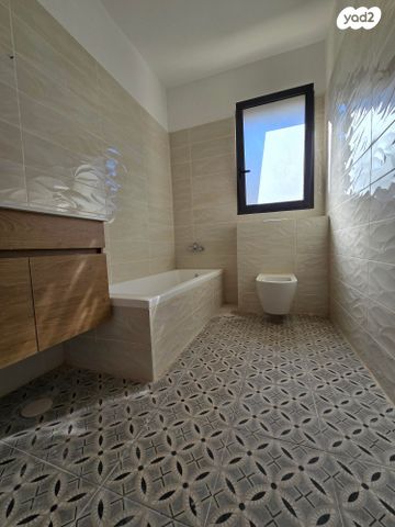 בית פרטי/ קוטג', גני אביב, לוד