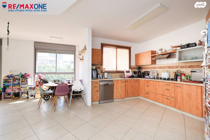 דירה, הפרחים, כפר סבא