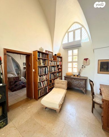 דירת גן, הדולפין, עג'מי, גבעת העליה, תל אביב יפו