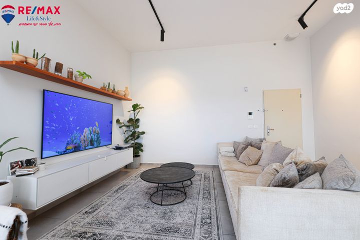 גג/ פנטהאוז, שושנה דמארי, כפר יונה